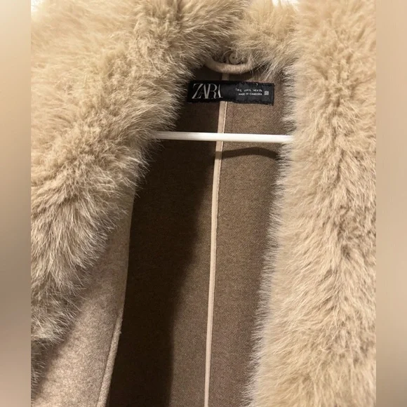 Zara Coat with faux fur lapel, NWT, size large - Picture 3 of 3